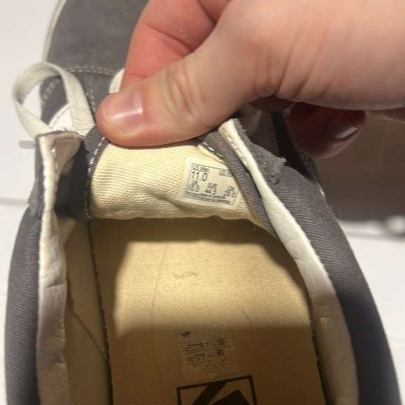 Vans - Picture 6 of 11